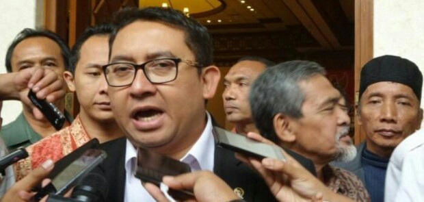 Pendukung Jokowi Pakai Hestek #DiaSibukKerja, Fadli Zon: Kerja Untuk Siapa?