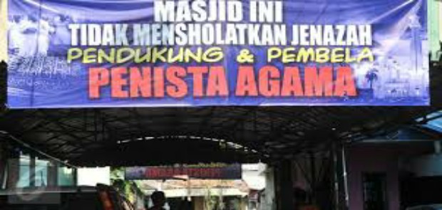 147 Spanduk Provokatif dan Larangan Menshalatkan Jenazah di DKI Dicopot