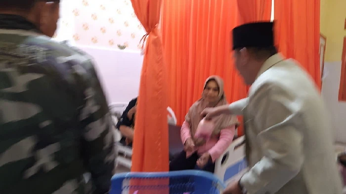 SPJI Membagikan Takjil Di RSUD Lampung Barat