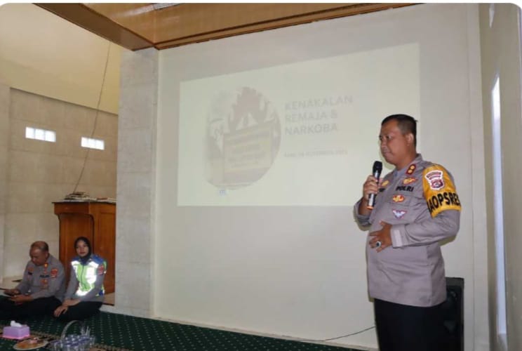 Kapolres Lampung Barat Memberikan Materi Wawasan Kebangsa'an Di Sekolah MAN 1 Liwa