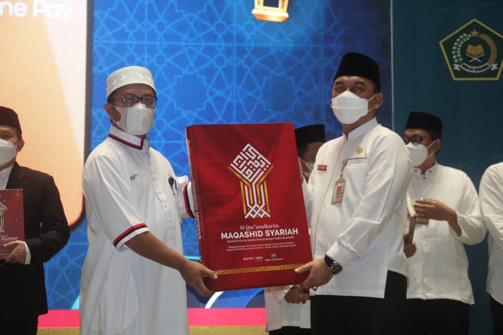 Dukung Pengembangan Ekonomi Syariah, UUS Bank DKI Persembahkan Mushaf Al-Qur’an