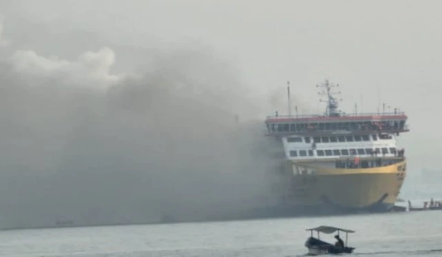 KMP Batumandi Terbakar Saat Memasuki Pelabuhan Merak