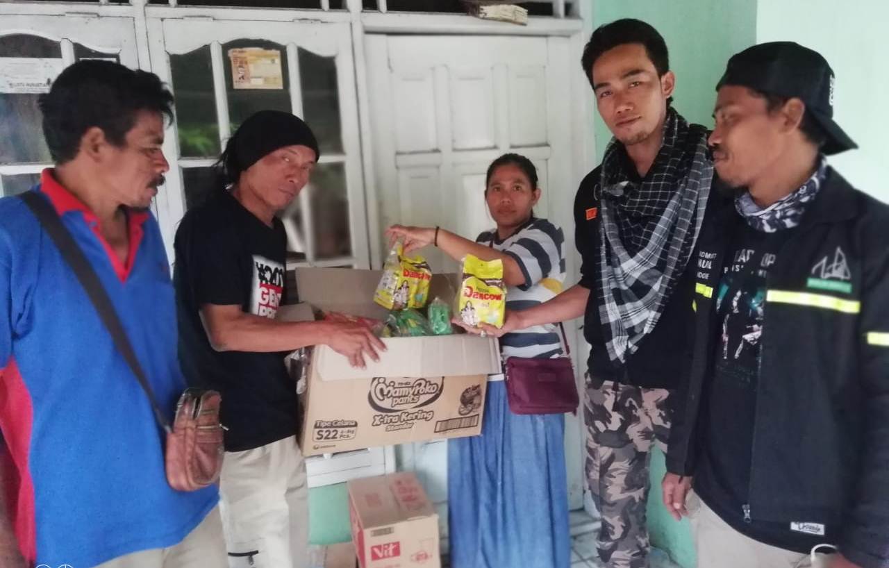 Brigade 212 Memberikan Bantuan Pada Warga Korban tsunami Banten