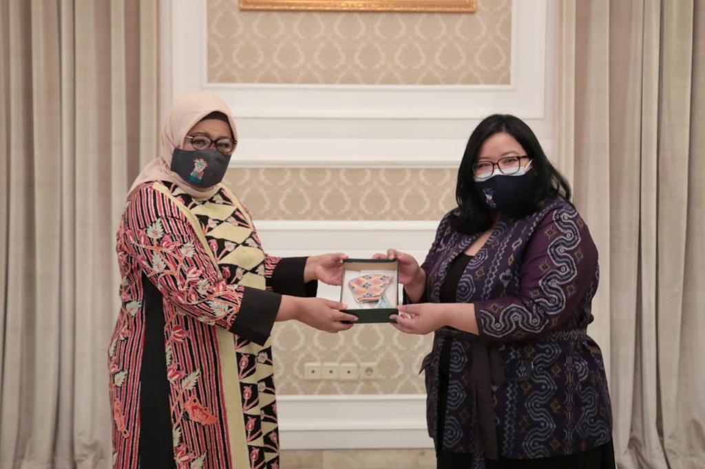 Selalu Rem Dengan 3M, Deskranasda DKI Kolaborasi Dengan Perancang Ternama Desain Masker