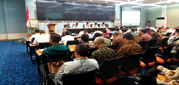 Anies Minta BUMD Fokus Layani Masyarakat Marjinal