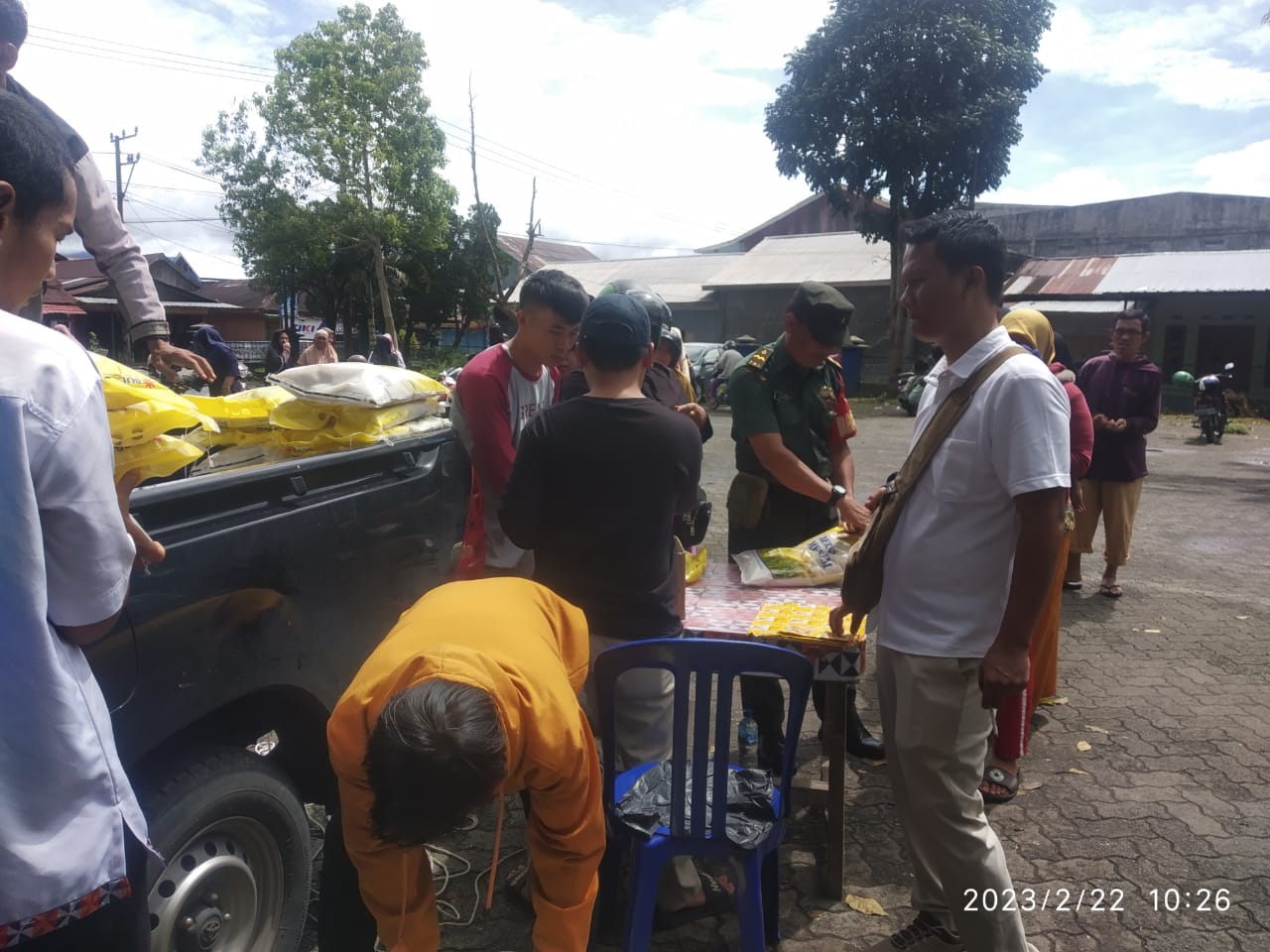 Koprindag Dan Bulog Lambar Mengadakan Bazar Beras Murah Di Terminal Pasar Liwa