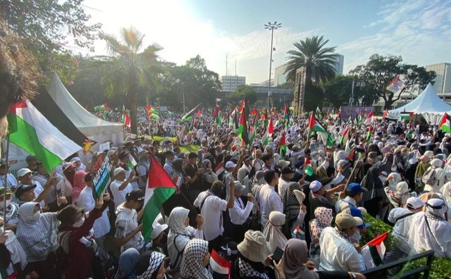Ribuan Orang Kembali Geruduk Kedubes AS, Desak Genosida di Palestina oleh Israel Dihentikan