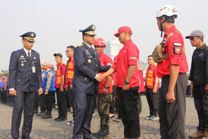 Peduli Kabut Asap, Gubernur Anies Lepas Keberangkatan 65 Orang Satgas Karhutla Ke Provinsi Riau
