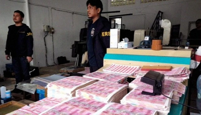 Polisi Gerebek Pabrik Pencetak Rp 36 Miliar Uang Palsu, 4 Orang Ditangkap