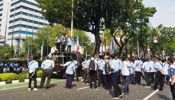 PT Transjakarta Tidak Adil dan Tidak Transparan, Sopir dan Operator JakLingko Demo Pemprov DKI