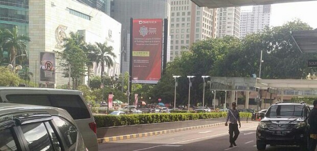 Baru 2 Hari Ditertibkan, Reklame Ilegal di Grand Indonesia Tayang Lagi