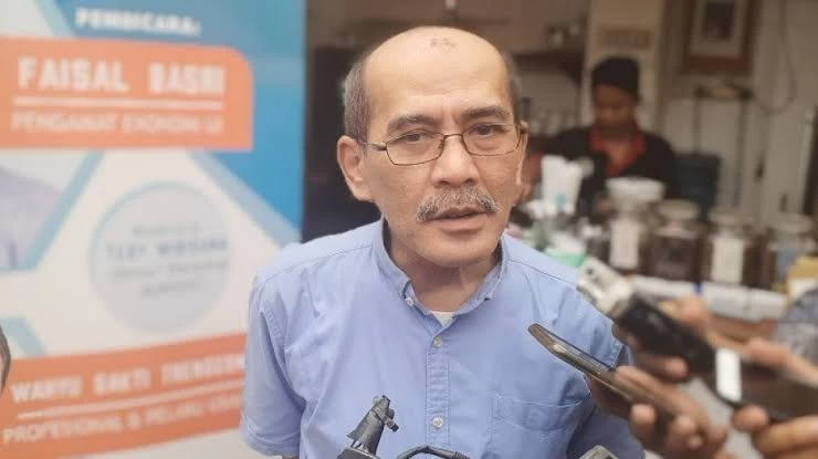 Faisal Basri Sebut Sejumlah Menteri Tak Juga Mundur Karena 'Tersandera Kasus'