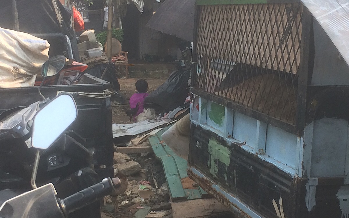 Sulit Dapatkan SKD, Pemulung di Tangsel Terpaksa Jadi Pengemis dan Pengamen