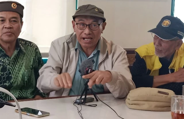 Ingin Bubarkan DPR? Ya Revolusi
