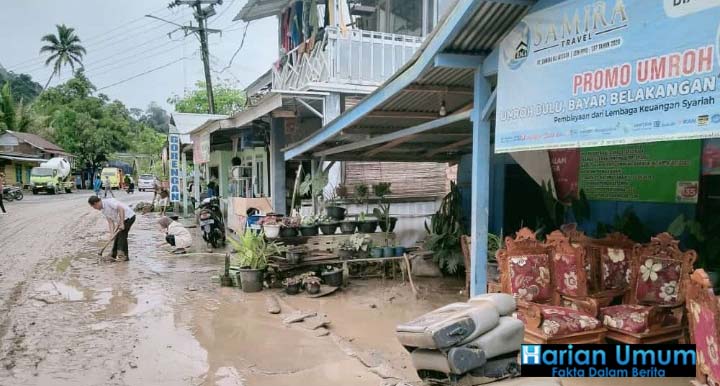Hujan Sangat Lama Dan Deras, Membuat Pemukiman Warga Kemasukan Air Bah