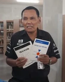 Refleksi Sastra 2025 : Penyair Pulo Lasman Simanjuntak Tetap Produktif Menulis Puisi Sampai Mati