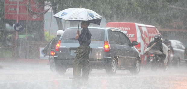 Jumat Ini Jakarta Diperkirakan Dilanda Hujan Petir