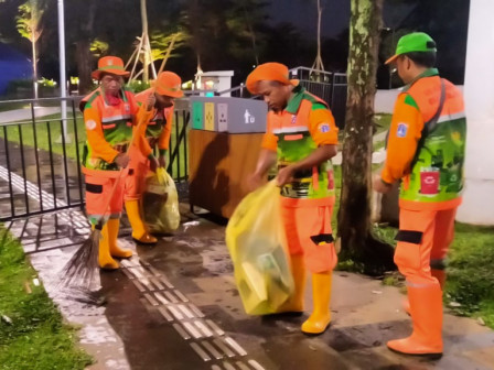 100 Ton Sampah Sisa Tahun Baru di TMII di tinggal Masyarakat