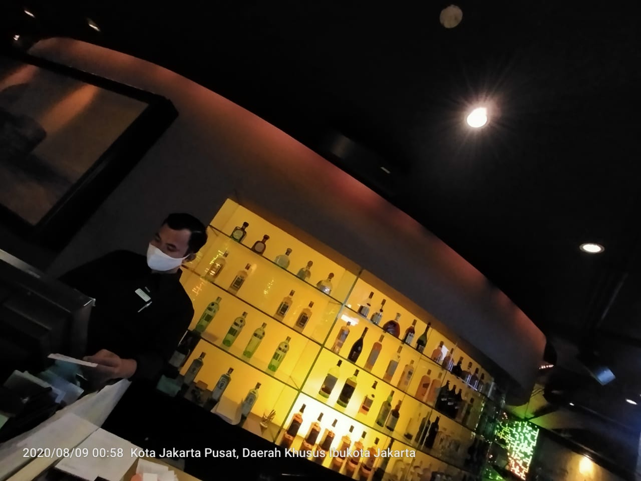Gelar Live Music, Bar Hotel Shangri-La Disegel
