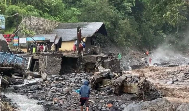Kembali Dihantam Banjir Bandang, Kawasan Wisata Guci Tegal Porakporanda