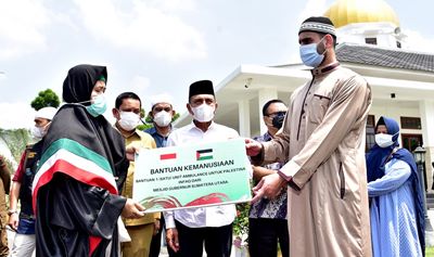 Gubernur Edy Rahmayadi Serahkan Bantuan Ambulans untuk Palestina