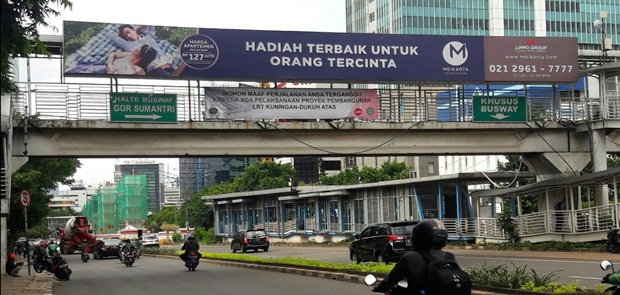 DPRD Minta Pemprov Bongkar Reklame Bodong di JPO HR Rasuna Said