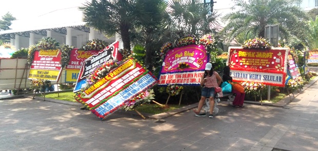 Kirim Karangan Bunga Lagi, Pendukung Ahok-Djarot Dinilai Tak Dewasa dalam Berpolitik