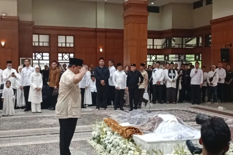 Prabowo Lepas Jenazah Eddie Nalapraya Untuk Dimakamkan di TMP Kalibata
