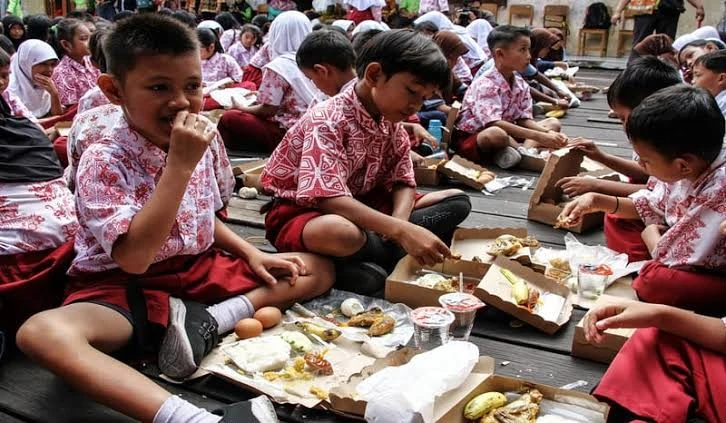 Viral Video Orangtua Murid Wajib Beli Wadah Program Makan Bergizi Gratis, BGN: Itu Gratis!