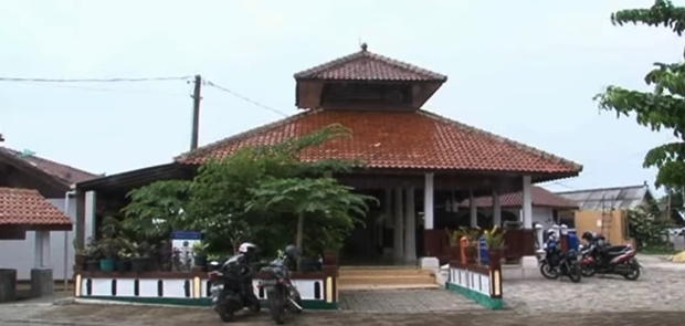 Djarot: Bantu Renovasi Mushola Kasih Syarat