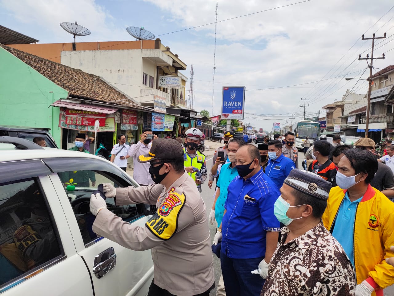 Polres Way Kanan Kampanyekan Jaga Jarak dan Memakai Masker
