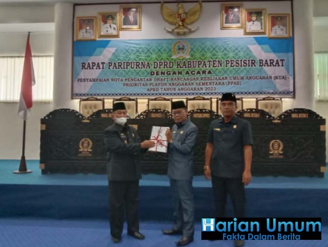 DPRD Pesibar Gelar Rapat Paripurna,Penyampaian Rancangan KUA- PPAS 2023