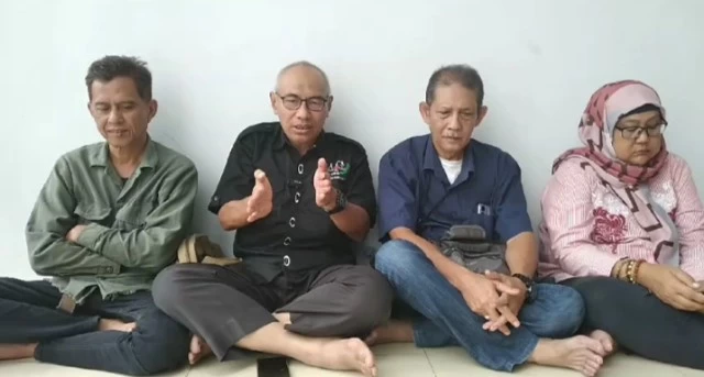 Politik Semakin Acakadut