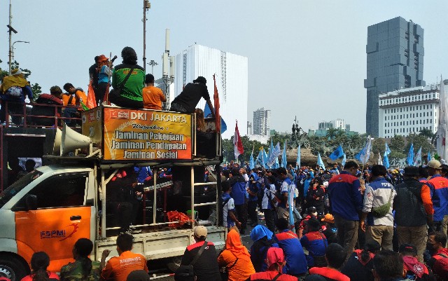 Buruh Gelar Aksi Besar-Besaran Saat MK Bacakan Putusan Uji Formil UU Cipta Kerja