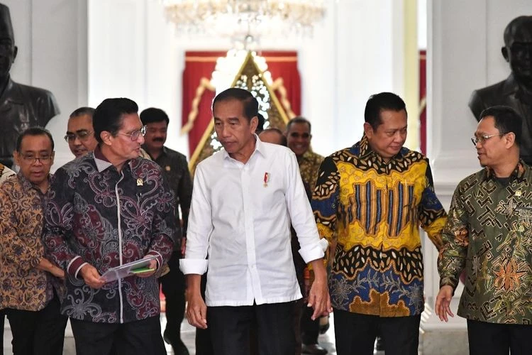 Lapor ke Jokowi, MPR Bilang Tak Bisa Amandemen UUD 1945 Karena Masa Bakti Tinggal 3 Bulan