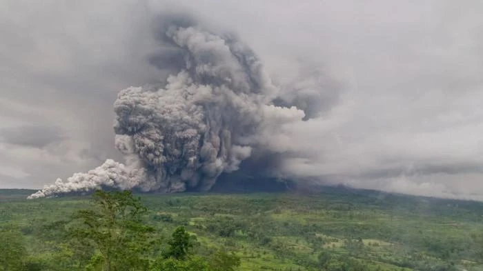 Semeru Meletus Lagi, Luncurkan Awan Panas