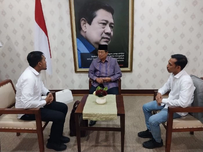Team Penulis Buku Dua Dasawarsa Tsunami dan Perdamaian Aceh Jumpai SBY