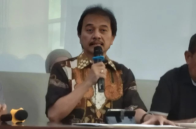 Roy Suryo Ungkap 5 Ciri Khas Ijazah UGM, Adakah di Ijazah Jokowi yang Diuji Bareskrim?