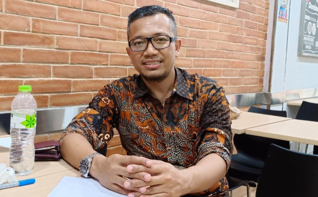 Bersama IAPP, Advokat Muda Ini Tanam 100 Bibit Mangrove di Pulau Rambut
