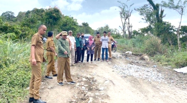 Pemkab Lambar Tahun Ini Memprioritaskan Pembangunan Jalan Pusat Wisata Yang Ada Di Lumbok Seminung