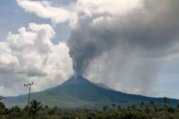 Gunung Lewotobi Laki-laki Meletus, 10 Orang Tewas
