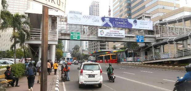 Sudah Diturunkan Reklame di JPO Sarinah Tayang Lagi, Kasatpol PP Diminta Tegas