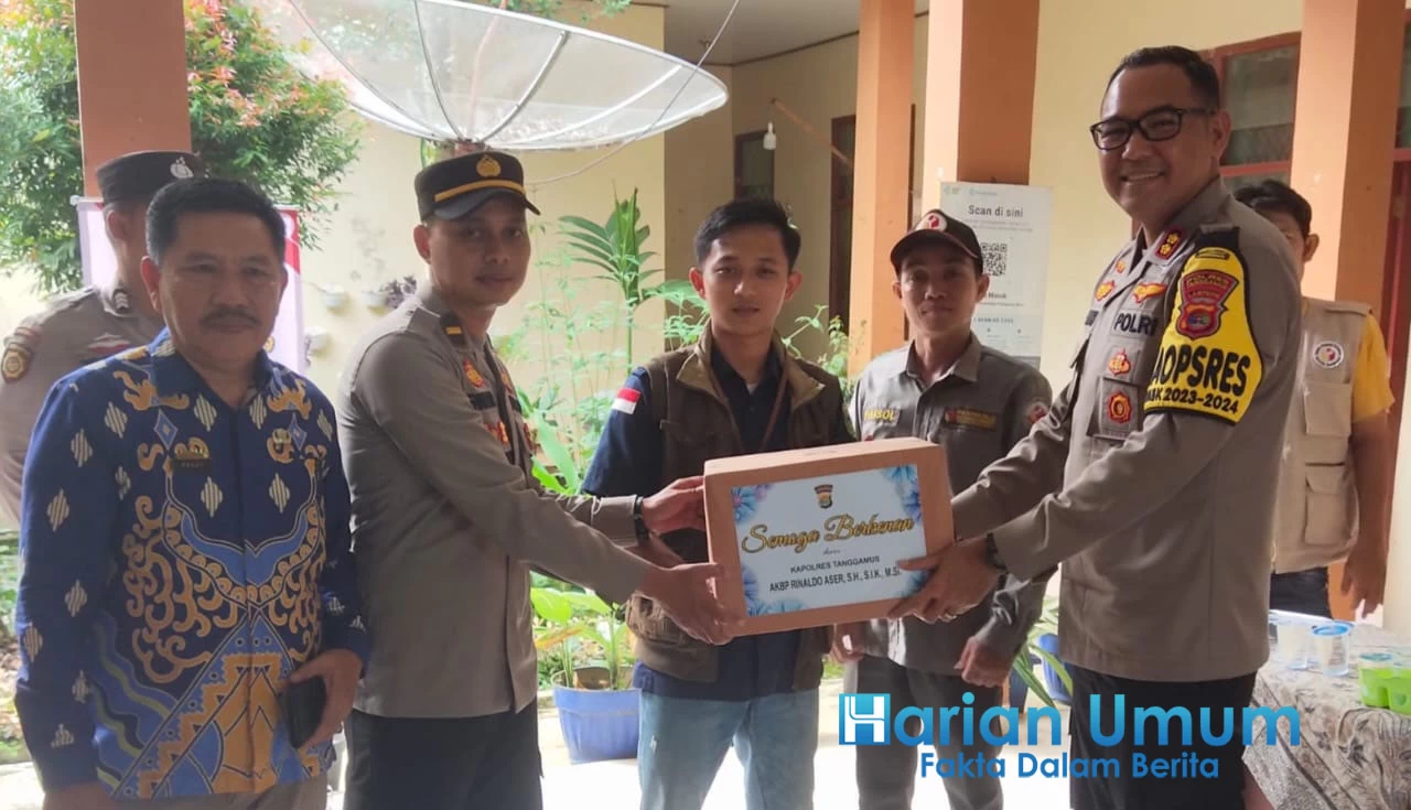 Kapolres Tanggamus Beri bingkisan pada Personil Pengamanan di PPK dalam rangka Pemilu 2024