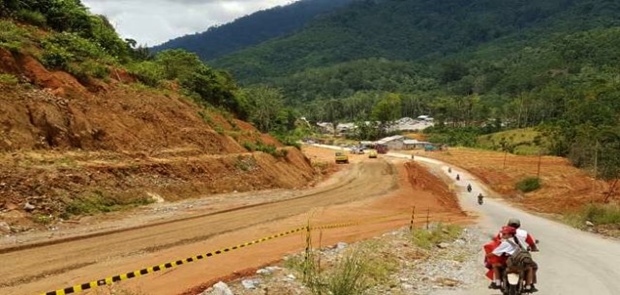 Pemerintahan Jokowi 2 Tahun Bangun Jalan 520,8 Di Perbatasan Kalimantan