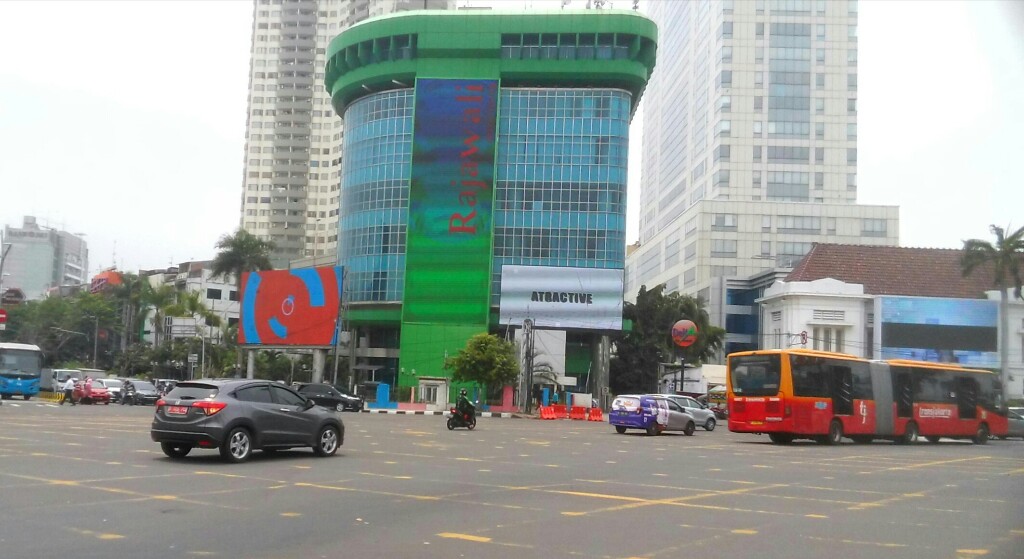 Soal Reklame Bodong di Harmoni, Sri Lempar Bola Panas ke Edi Junaedi