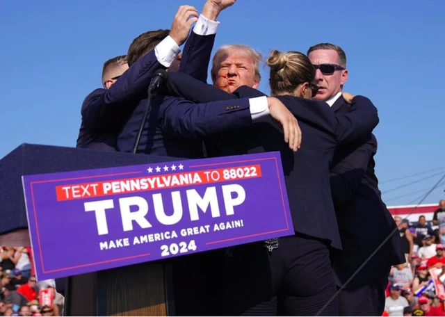 Trump Lolos dari Percobaan Pembunuhan dengan Ditembak