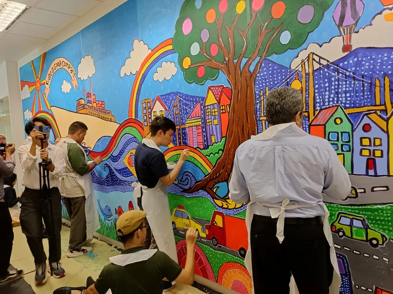 Merayakan 50 Tahun Tokio Marine Indonesia, 11 Seniman Individu Berkebutuhan Khusus Persembahkan Karya Mural Kolaboratif