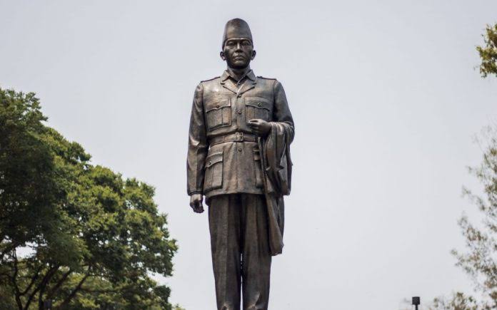 Menggila Pembuatan Berhala Patung Soekarno
