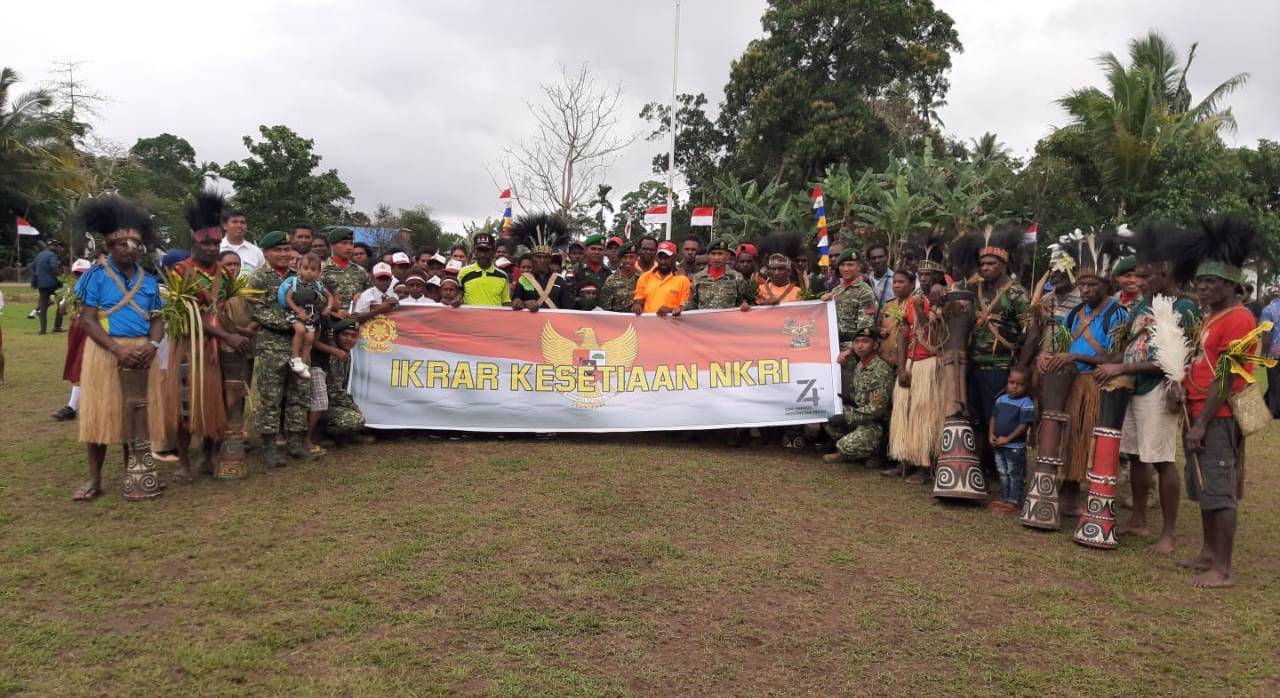 Kostrad Peringati HUT Ke-74 RI dan Ikrar Kesetiaan NKRI Bersama Warga Perbatasan