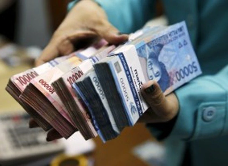 Rupiah Tutup Perdagangan Pekan Ini dengan Amblas ke Rp. 16.301/Dolar AS